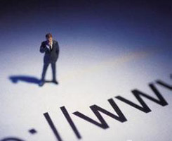 網(wǎng)站建設(shè)該不該自己注冊空間域名？